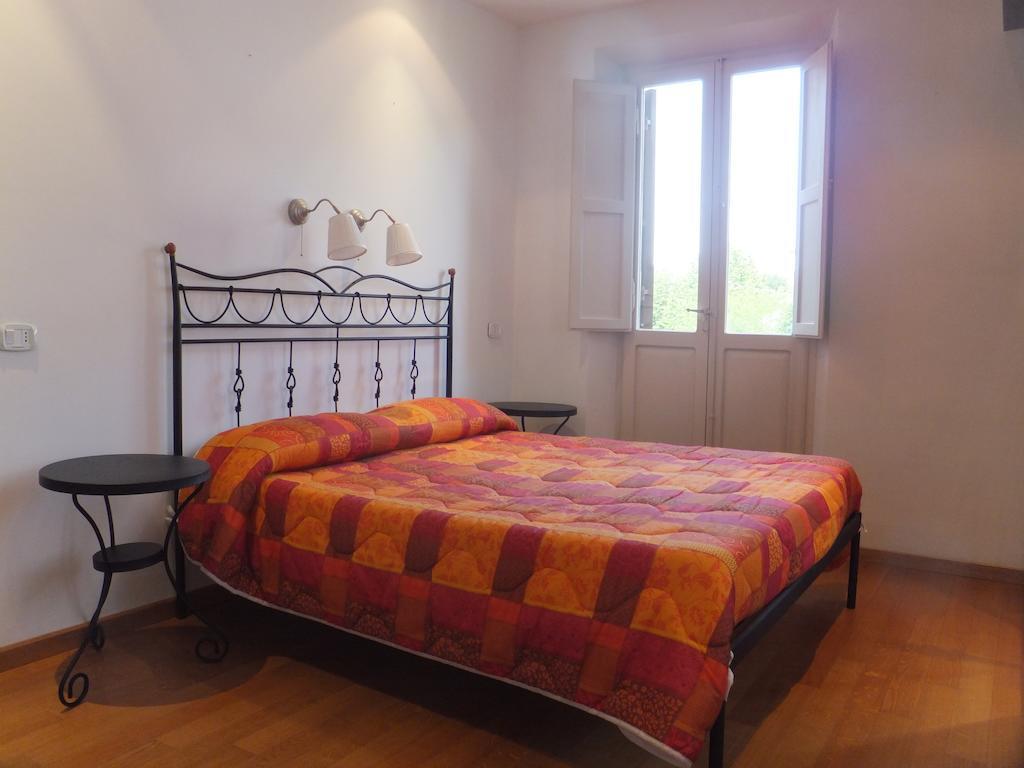 B&B La Luna Dal Borgo Iesi Room photo