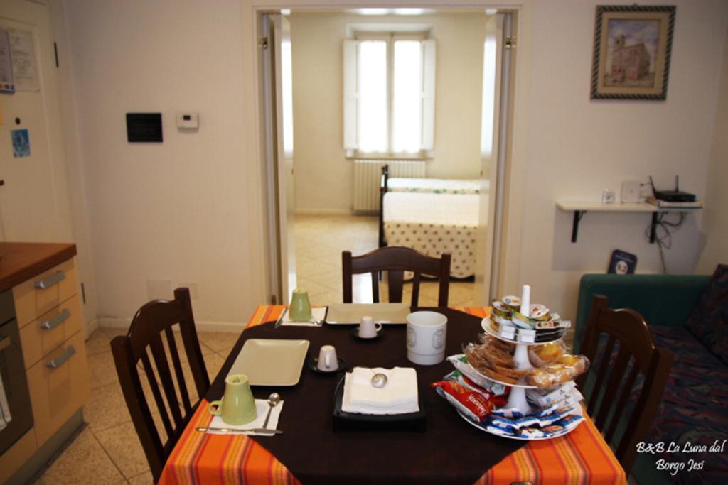 B&B La Luna Dal Borgo Iesi Exterior photo
